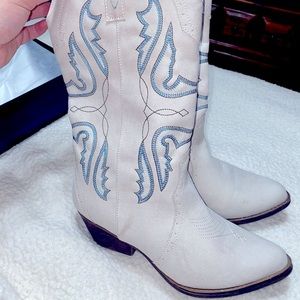 women’s white cowboy boots